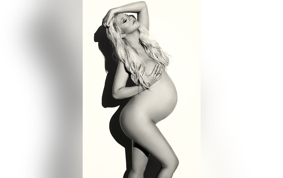 Christina aguilera pregnant and naked