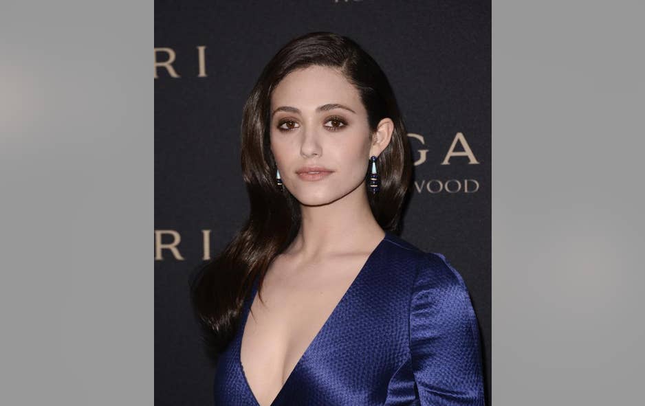 Shameless Actress Emmy Rossum Fears Wardrobe Malfunction Tries