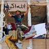 Aug_24_Libyan_Rebels_Qaddafi_Compound_with_Gun