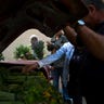 Cuba_Flower_Vendor__11_