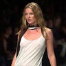 Kate_Moss_on_the_runway2