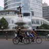 Ecobici La Diana fountain riders