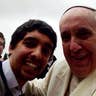 Pope_selfie_with_guy