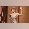 Singer Taylor Swift accepts the Female Vocalist of the Year award at the 43rd annual Country Music Association Awards in Nashville November 11, 2009.   REUTERS/Tami Chappell   (UNITED STATES ENTERTAINMENT)