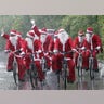 Santas_Around_World13