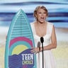Singer Taylor Swift accepts the Choice Female Artist Award at the 2012 Teen Choice Awards at the Gibson Amphitheatre in Universal City, California July 22, 2012. REUTERS/Mario Anzuoni  (UNITED STATES - Tags: ENTERTAINMENT)