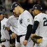 Pettitte speaks with Girardi