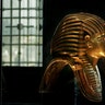 Tutankhamun_mummy_gold