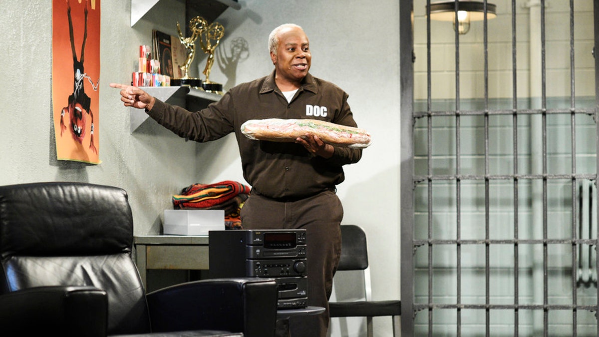 'Saturday Night Live' spoofed Bill Cosby's time in jail.