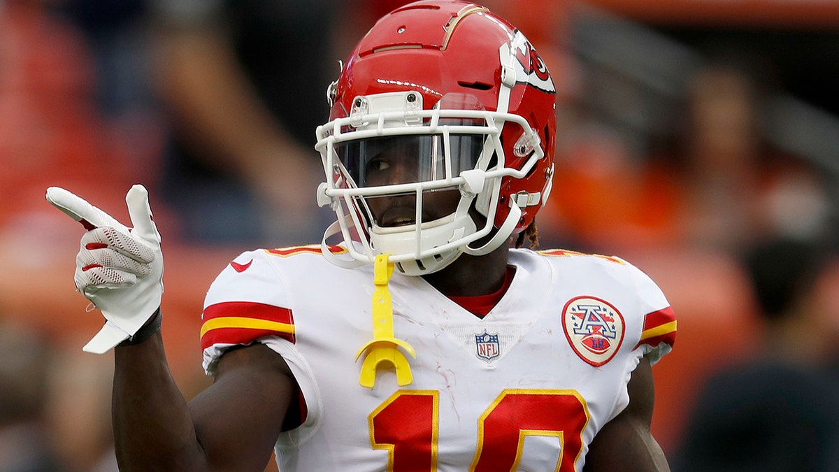 Chiefs' Tyreek Hill earning praise for speed, work ethic