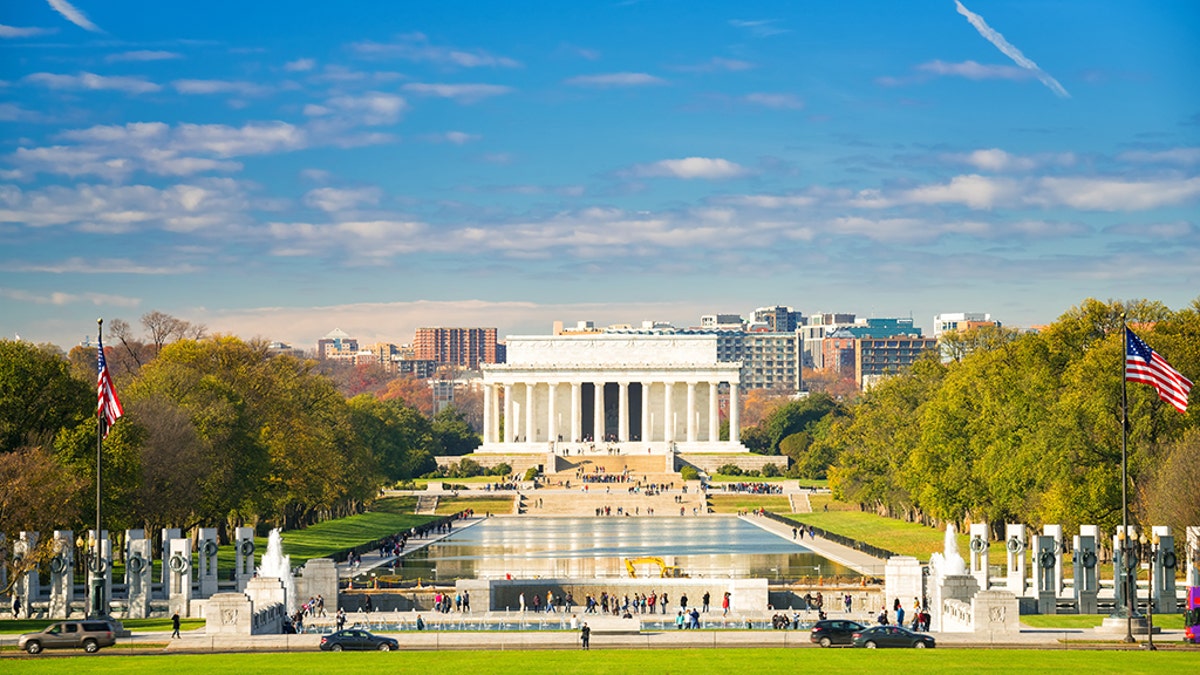 Washington DC Lincoln reflecting pool