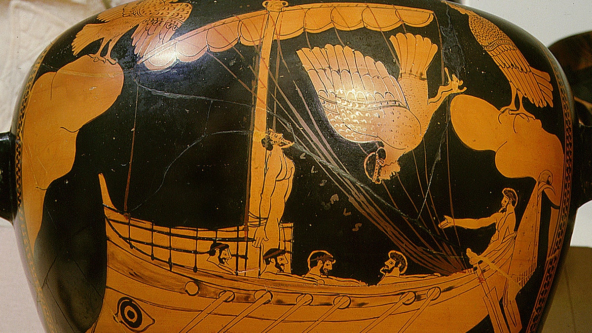 Stamnos (vase) depicting Odysseus tied to the mast listening to the songs of the Sirens, Greece. Ancient Greek. c 480 BC. Athens.