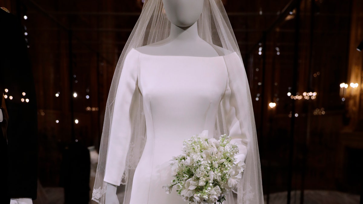 Meghan markle hotsell wedding dress display