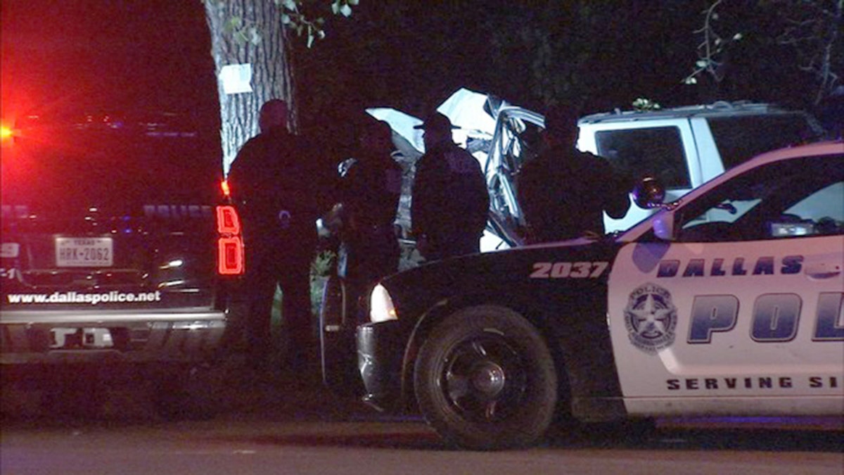 Dallas police say a man died while pursuing the person who shot and killed his relative in a Texas home. 