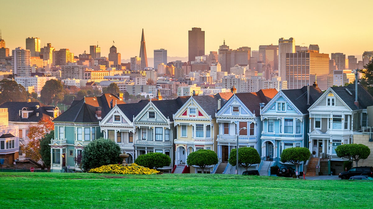 Although average yearly tech salaries in Bay Area are around a whopping $142,000, the median price of a home is more than four times the national average, around $900,000.