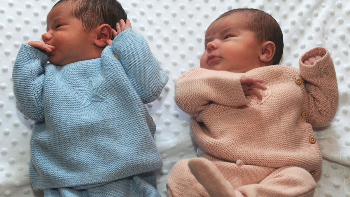 Jack and Isla were born just hours apart and delivered by the same doctor.
