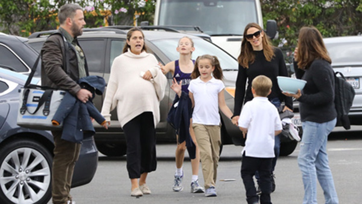 Ben Affleck reunites with family Jennifer Garner and the kids on Oct 3. 2018.