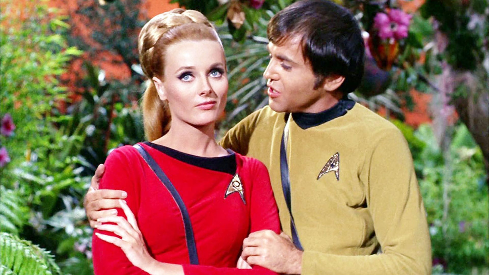 Celeste Yarnall, who wooed Elvis Presley on screen, captivated audiences on “Star Trek” and made pulses race as “the original flower child” in the 1968 cult classic “Eve,” passed away at age 74.