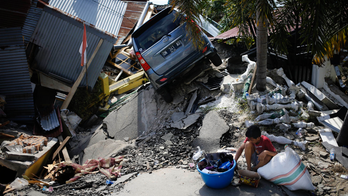 Indonesia disaster survivors search debris for food, drinks