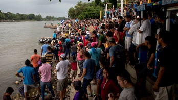 Migrant caravan showdown: Crowds reach Guatemalan border town as Mexico prepares for potential mass crossing