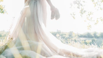 Autistic 5-year-old in New York mistakes bride for Cinderella, Internet wants to send her to Disney World