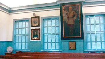 Murder suspect wants Confederate portraits removed from Virginia court