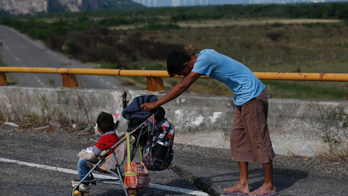 Migrants to rest, hope to win mass transport to Mexico City