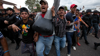 Honduran migrant caravan crosses Guatemala border, US-bound