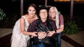 Texas woman who gave away pre-paid wedding venue attends winner's ceremony as guest of honor: 'I'm so grateful she won'