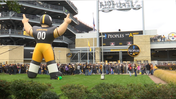 Hours after synagogue shooting, Pittsburgh begins healing process through sports