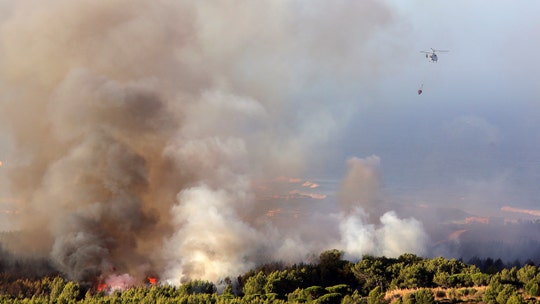 700 firefighters battle massive wildfire that forced hundreds of evacuations in Portugal