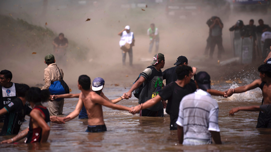 2nd caravan of migrants crosses into Mexico from Guatemala
