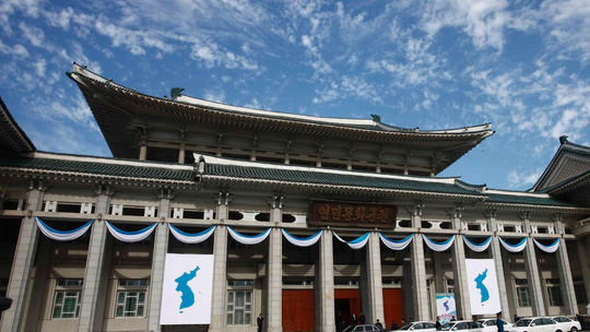 Koreas hold high-level peace talks in Pyongyang