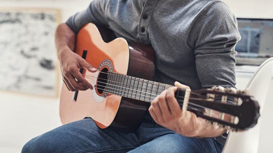 Court forbids Saudi woman from marrying man she loves because he's a musician