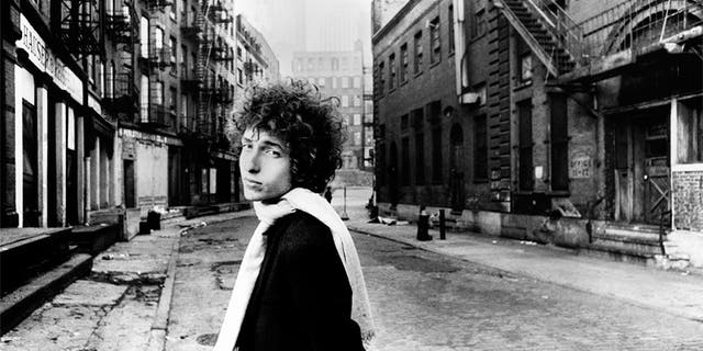 Bob Dylan won the 2016 Nobel prize in literature.