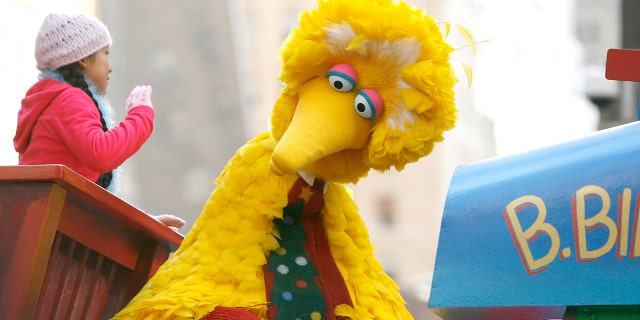 Актер, стоящий за Big Bird, уходит на пенсию через 50 лет.