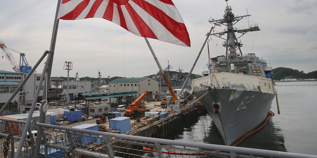 The Japanese military flag, the flag of the rising sun, floats on the JS Kunisaki, Japan's Maritime Defense Force's Tank Landing Ship, anchored at Yokosuka, near Tokyo, on May 27, 2014, photo d & # 39; archive.
