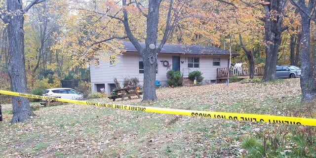 La police a répondu à un appel 911 juste avant 1 heure du matin, le 5 octobre, dans une maison à l'ouest de Barron, dans le Wisconsin.