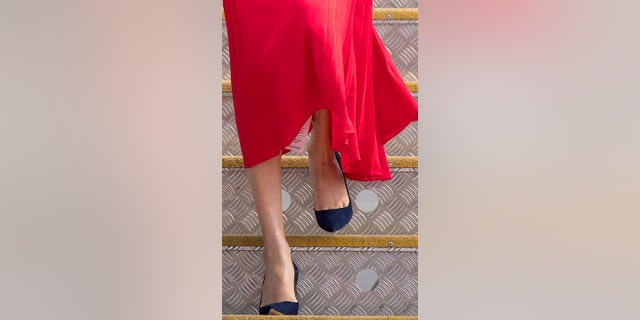 Meghan Markle Has Noticeable Wardrobe Malfunction While Arriving