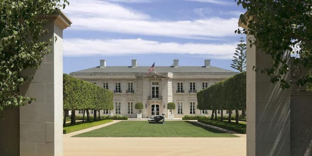 Should Perenchio’s former pad sell for its asking price, or even for half off, it would also crush the sales record for Los Angeles County.