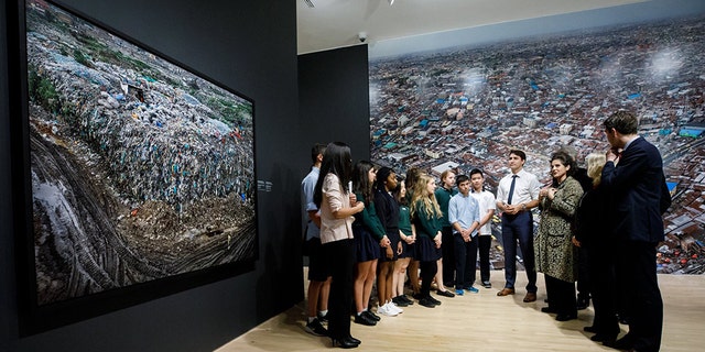 As the fight escalates, Trudeau has sought to paint the scheme’s opponents as weak on the all-important issue of environmental protection.<br>
“They look only to our past, rallying Canadians to ‘make pollution free again’” he told an audience of high school students in Ottawa on Monday (pictured)