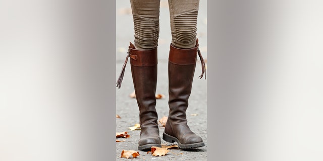 The 36-year-old royal first wore the boots in 2004.<br>
