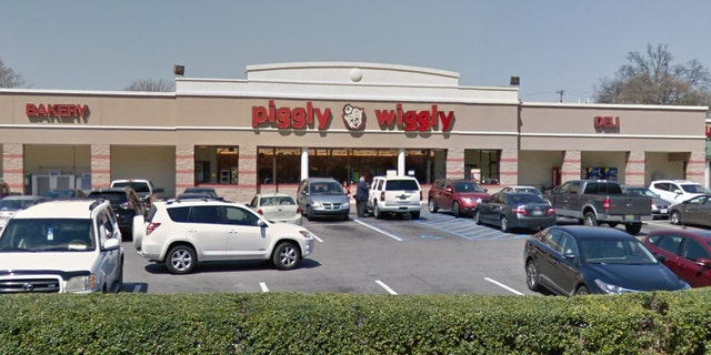 A Piggly Wiggly customer who misplaced her wallet with nearly $300 cash is praising the young employee who returned it. 