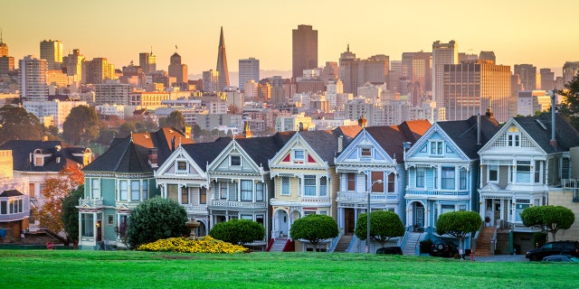 Although average yearly tech salaries in Bay Area are around a whopping $142,000, the median price of a home is more than four times the national average, around $900,000.