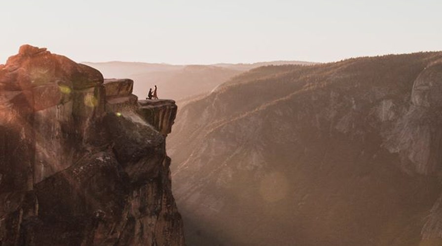 Photographer captures stunning photo of mystery couple's proposal at Yosemite