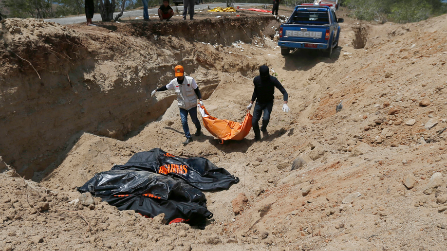 Toll from quake, tsunami rises to 1,763; at least 5,000 people missing