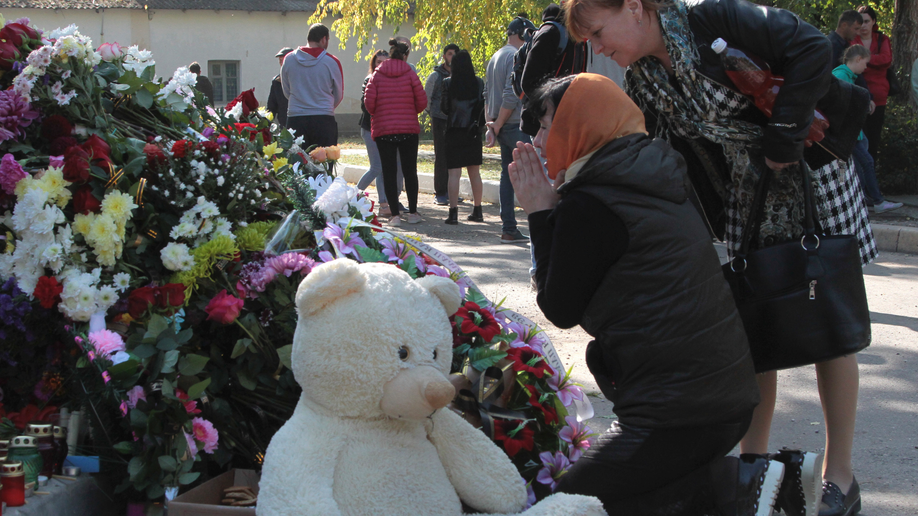 Crimean City Turns To Mourning 20 Victims Of School Attack