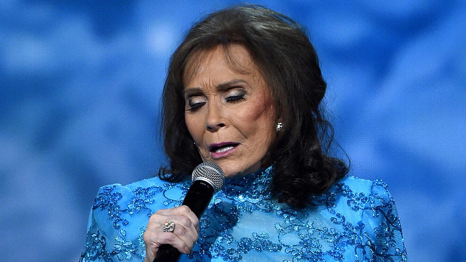 Loretta Lynn declares country music is 'dead': 'I'm getting mad about it' |  Fox News