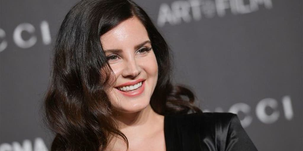 Lana Del Rey S Mesh Like Mask Gets Criticized On Social Media We Cant Defend You Fox News