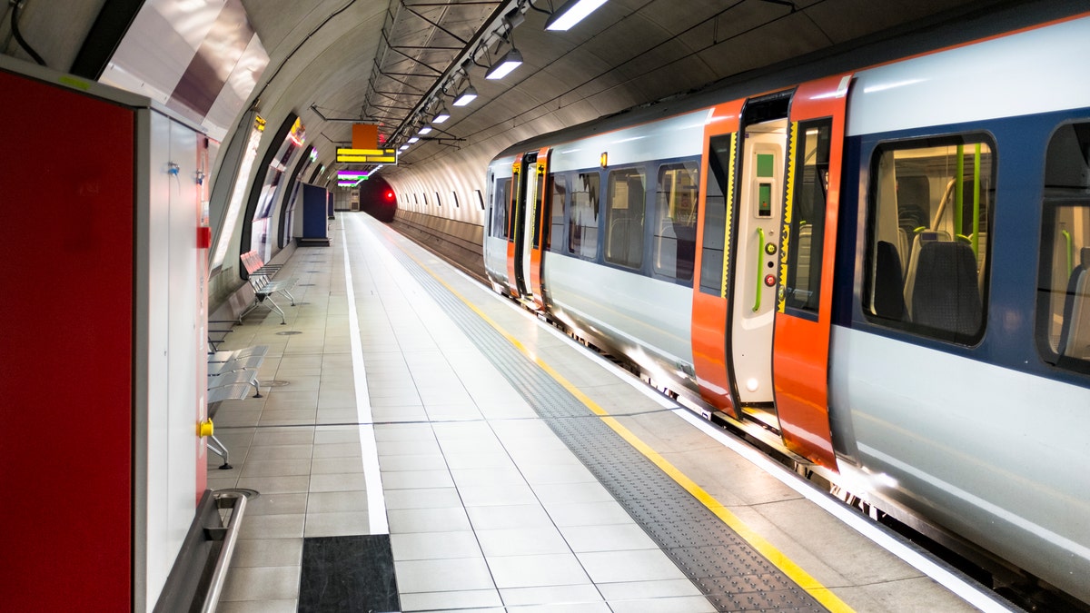  The ban means London food and drink providers will only be allowed to advertise “their healthier products, rather than simply publicizing their brands,” Transport for London (TfL) and Mayor Sadiq Khan announced.